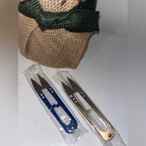 (1) Snip-a-stitch scissors